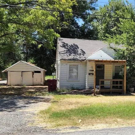 Buy this 2 bed house on 1301 South 5th Street in Bonham, TX 75418