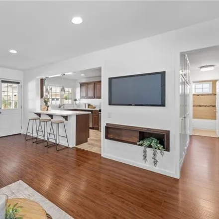 Image 3 - 1576 West 247th Place, Los Angeles, CA 90710, USA - House for sale