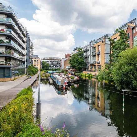 Image 3 - Baltic Place, Regent's Canal towpath, London, N1 5ET, United Kingdom - Apartment for rent