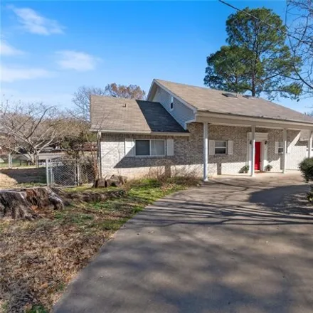 Buy this 5 bed house on 1905 Austin Aisle in Tool, Texas