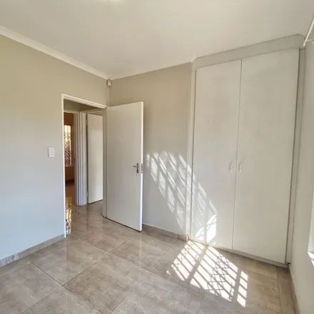 Image 9 - Dubloon Avenue, Wilgeheuwel, Roodepoort, 1734, South Africa - Townhouse for rent