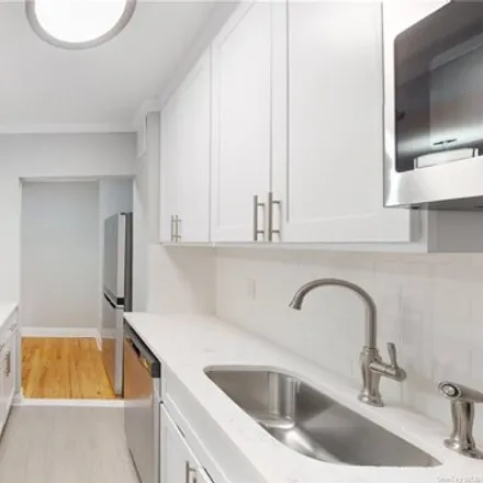 Image 7 - 87-10 51st Avenue, New York, NY 11373, USA - Apartment for sale