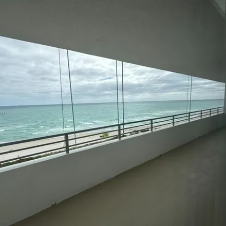 Image 1 - 5555 Collins Avenue, Miami Beach, FL 33140, USA - Condo for rent