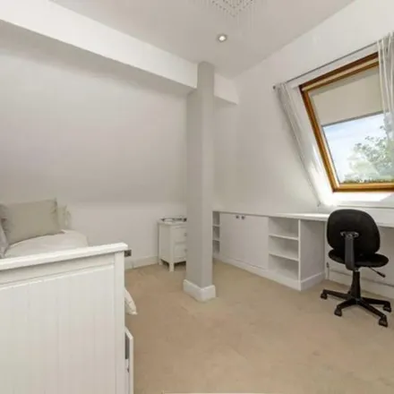 Rent this 3 bed apartment on Chalk Farm Road in Maitland Park, London