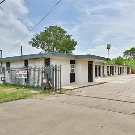 Rent this studio apartment on 6050 Collingsworth Street in Houston, TX 77026