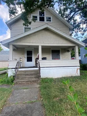 Buy this 3 bed house on 1217 Edgewood Street Northeast in Warren, OH 44483