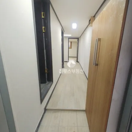 Rent this 2 bed apartment on 서울특별시 송파구 삼전동 72-19