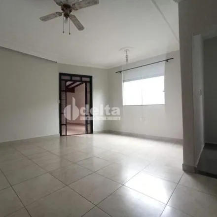 Rent this 3 bed house on Rua dos Carrilhos in Presidente Roosevelt, Uberlândia - MG