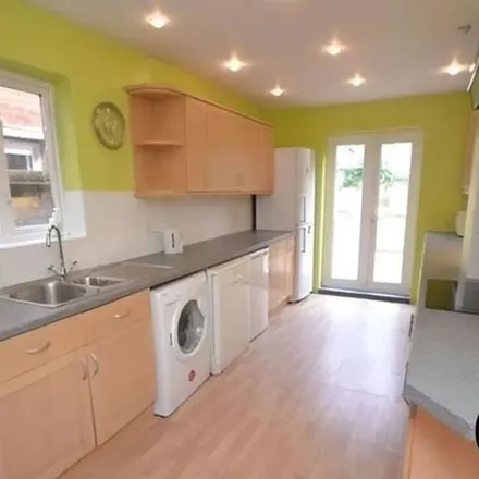 Rent this 4 bed apartment on 27 Swainstone Road in Reading, RG2 0DX