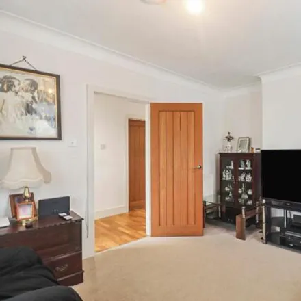 Image 7 - Kenilworth Gardens, Southend-on-Sea, SS0 0BN, United Kingdom - House for sale