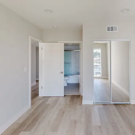 Image 4 - 252 Rosemont Avenue, Los Angeles, CA 90026, USA - Townhouse for rent