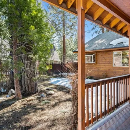 Image 3 - 10215 Red Fir Road, Truckee, CA 96161, USA - House for sale