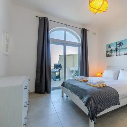 Rent this 3 bed apartment on 2406 Alphen aan den Rijn