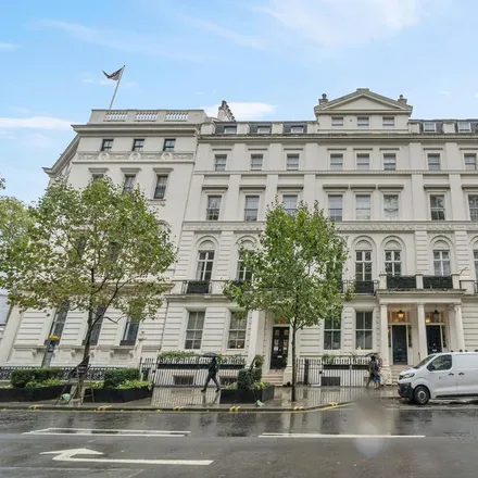 Rent this 3 bed apartment on Buckingham Palace in Buckingham Gate, London