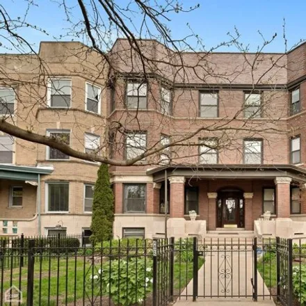Buy this 2 bed condo on 4625 North Malden Street in Chicago, IL 60640