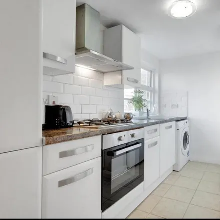 Rent this 2 bed apartment on Mansfield House in 30 Avenons Road, London
