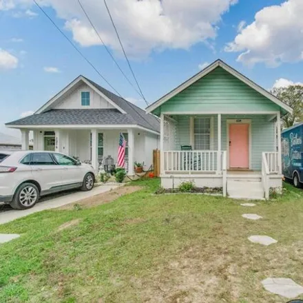 Buy this 2 bed house on North F Street in Pensacola, FL 32501