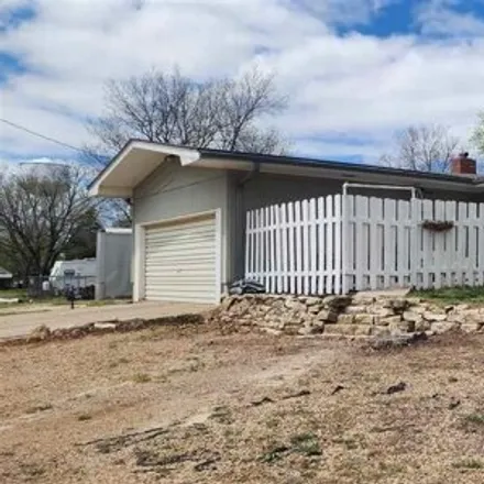 Buy this 4 bed house on 1214 North Campbell Street in Abilene, KS 67410
