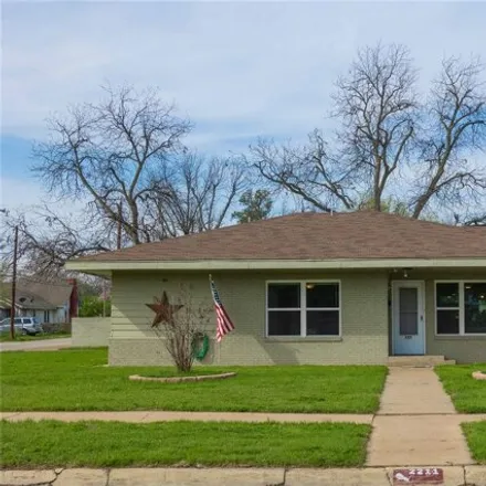 Buy this 3 bed house on 1198 Poindexter Street in Brownwood, TX 76801