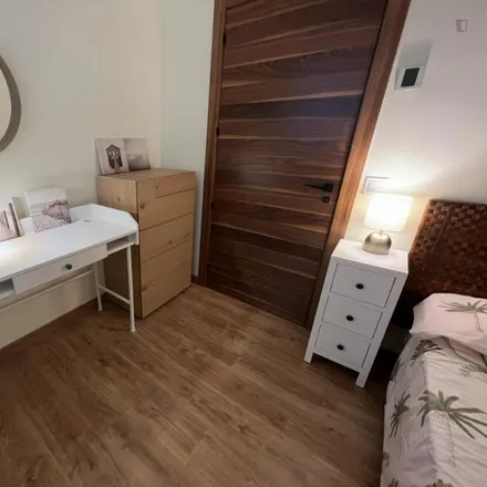Rent this 3 bed room on Carrer de Martí l’Humà in 19, 46008 Valencia