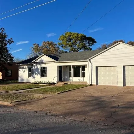 Image 2 - 235 West Mesquite Street, Archer City, Archer County, TX 76351, USA - House for sale