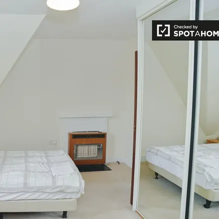 Rent this studio apartment on 11 St Anns Villas in London, W11 4RT