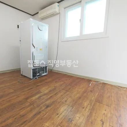Rent this studio apartment on 서울특별시 동작구 상도동 159-198