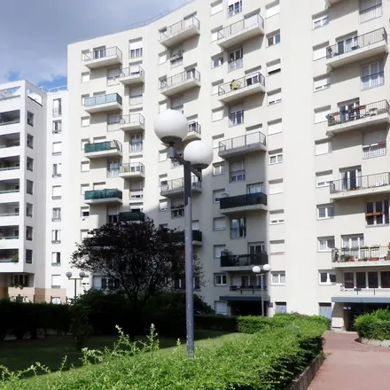 Rent this 3 bed apartment on 5 Square de Monsoreau in 75020 Paris, France
