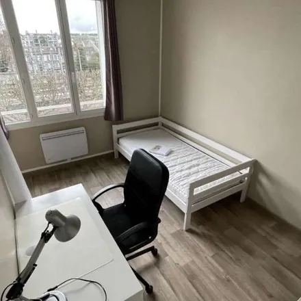 Image 2 - 6 Rue de Paris, 60200 Compiègne, France - Apartment for rent