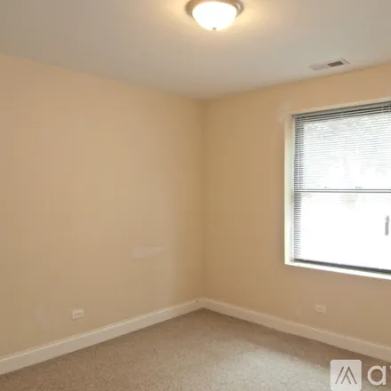Image 4 - 5001 N Sawyer Ave, Unit Gdn - Apartment for rent