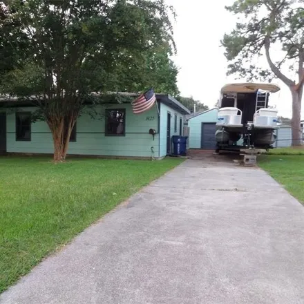 Buy this 3 bed house on 1471 4th Avenue North in Texas City, TX 77590
