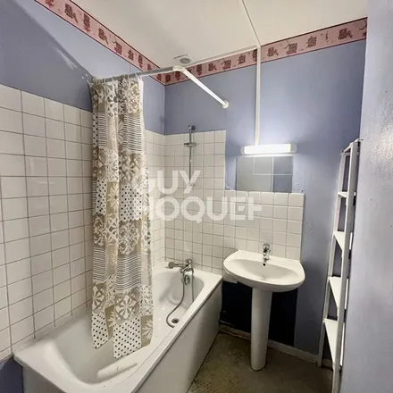 Image 4 - 86 Rue du Vauxhall, 62100 Calais, France - Apartment for rent