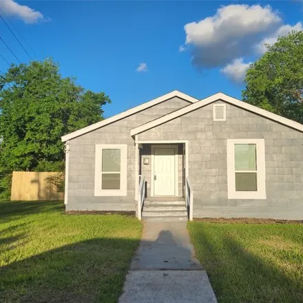 Buy this 3 bed house on 1001 Haynes Avenue in Fort Worth, TX 76105