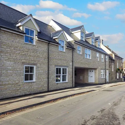 Rent this 2 bed apartment on 22 Highworth Place in Witney, OX28 4AA