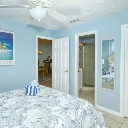 Rent this 2 bed condo on Siesta Key in FL, 34242