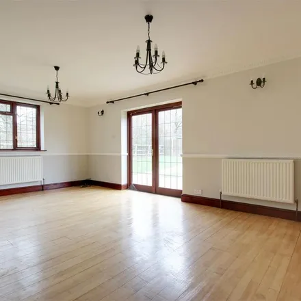 Image 4 - Hastoe Hill, Tring, HP23 6QS, United Kingdom - House for rent