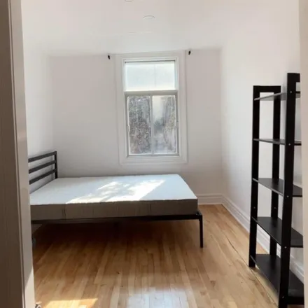 Image 1 - 1603 Rue Beaudry, Montreal, QC H2L 2A2, Canada - Room for rent