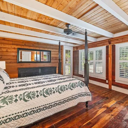 Rent this 8 bed house on Haleiwa