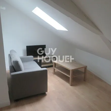 Rent this 2 bed apartment on Rond-Point des Français Libres in 53200 Château-Gontier, France