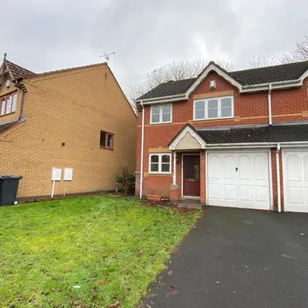 Rent this 3 bed duplex on Viaduct Drive in Wolverhampton, WV6 0UX