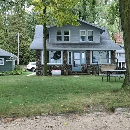 Buy this 6 bed house on 437 Lake Drive Clear Lake in Clear Lake, Steuben County