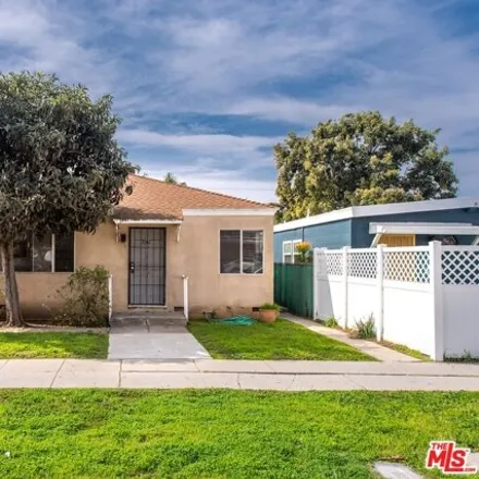 Buy this 3 bed house on 3961 Centinela Avenue in Los Angeles, CA 90066