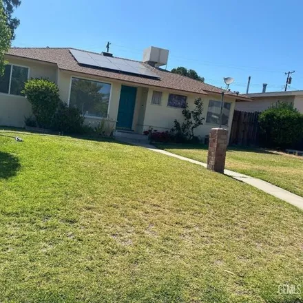 Buy this 3 bed house on Washington Middle School in 1101 Noble Avenue, Bakersfield