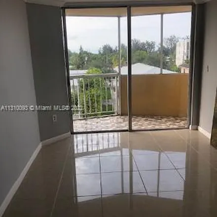Image 3 - 2003 Marseille Drive, Isle of Normandy, Miami Beach, FL 33141, USA - Apartment for rent