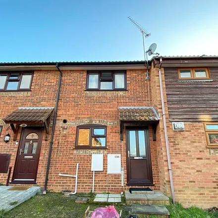 Rent this 2 bed townhouse on Suffolk Avenue in Leigh on Sea, SS9 3HF