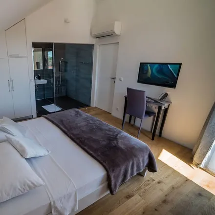 Rent this 3 bed house on 21403 Općina Sutivan