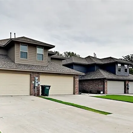 Rent this 3 bed house on 1910 Woodside Circle in Edmond, OK 73013