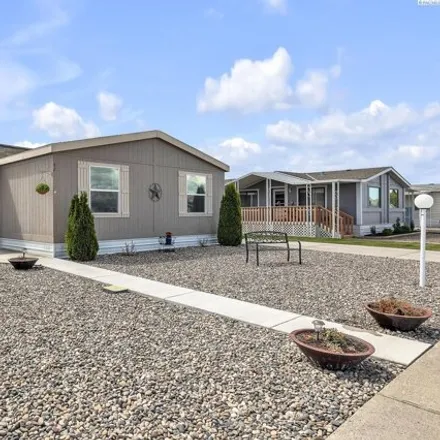 Buy this studio apartment on The Desert Pines mobile Home Park in Kennewick, WA 99338