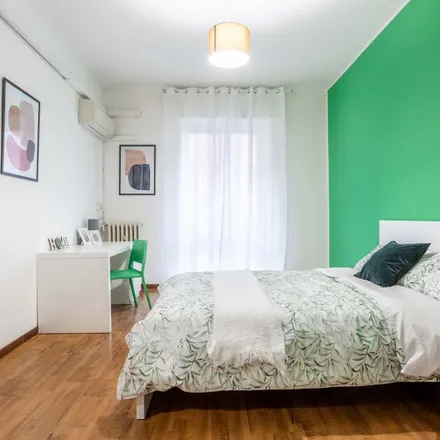 Image 4 - Via Tavazzano, 20156 Milan MI, Italy - Apartment for rent