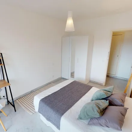 Rent this 5 bed room on 37 Avenue de l'École d'Agriculture Gabriel Buchet